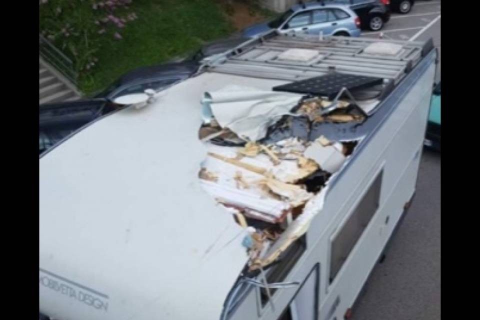 Morbio Inferiore, ingenti danni materiali per un camper