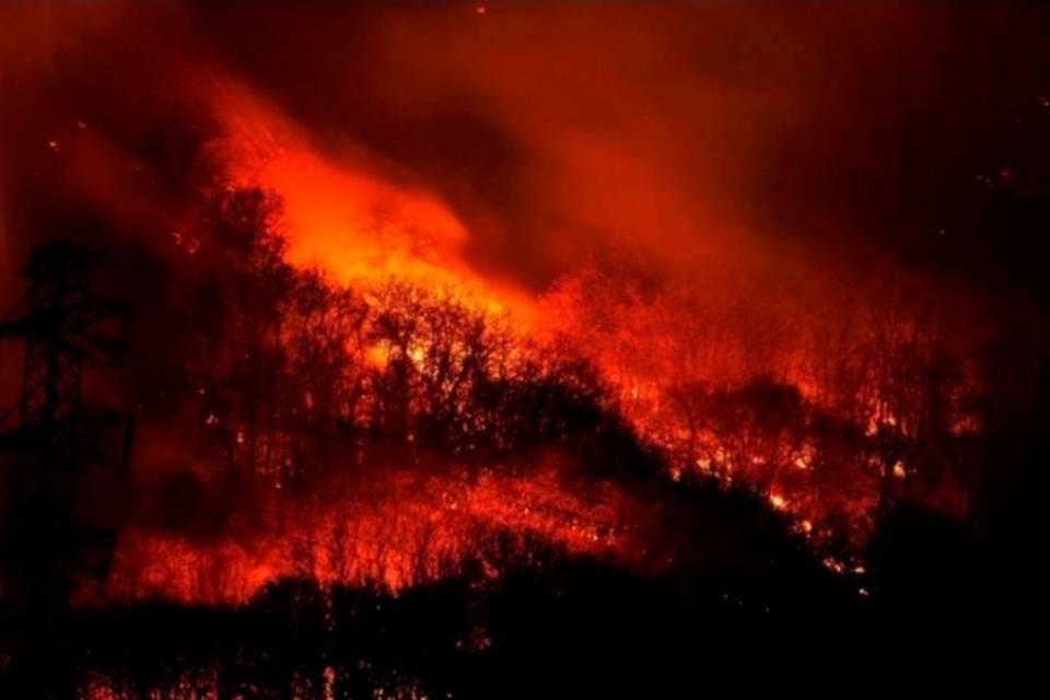A processo per il maxi-incendio di Sorico
