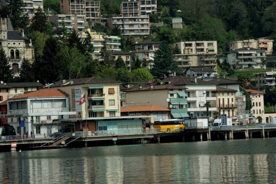 A Ponte Tresa con 11 clandestini in auto