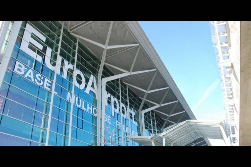 Drastico calo della puntualità negli aeroporti svizzeri