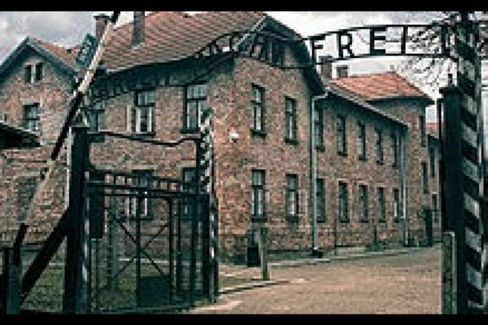 Auschwitz, tentativo di irruzione di un gruppo di estrema destra polacco