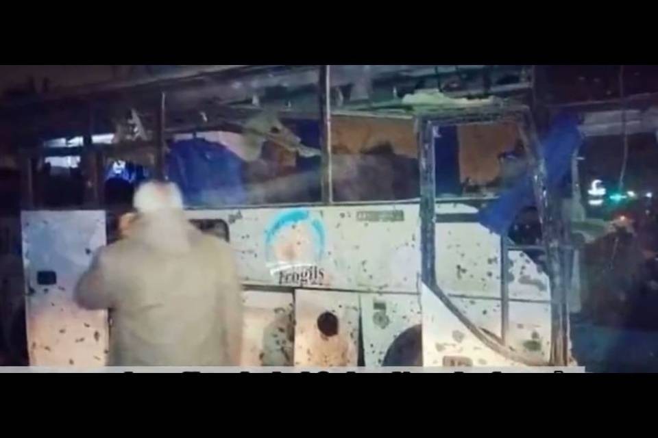 Bomba contro bus in Egitto, tre morti
