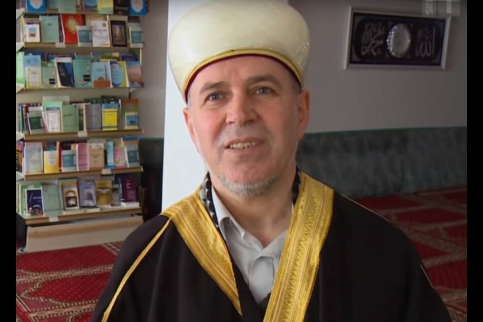 "Assurdo portare il burqa"