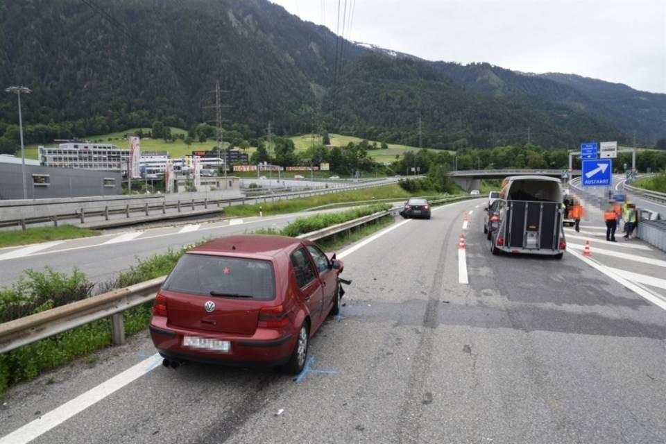 Ragazzo senza patente causa incidente sulla A13