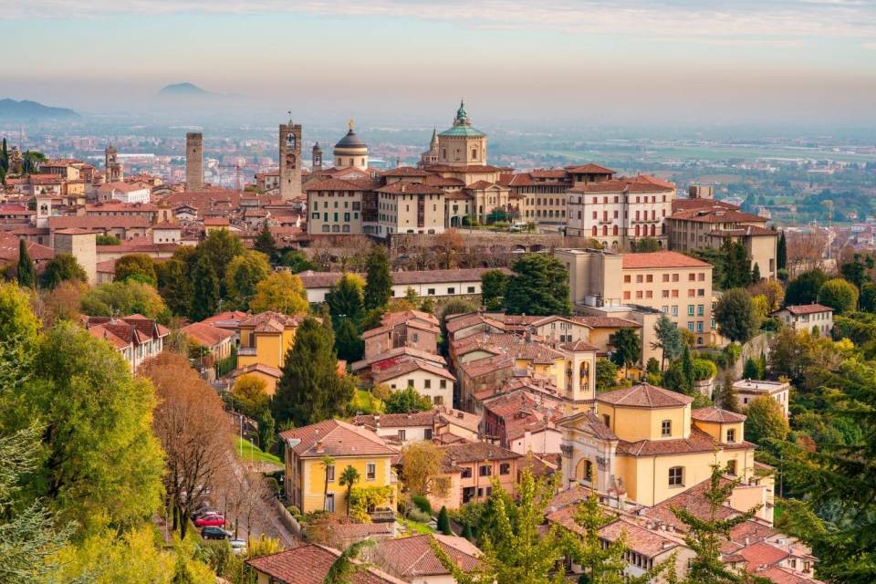 Bergamo è tra le regioni in cui la mortalità è cresciuta di più rispetto alla media degli anni precedenti. Foto Shutterstock