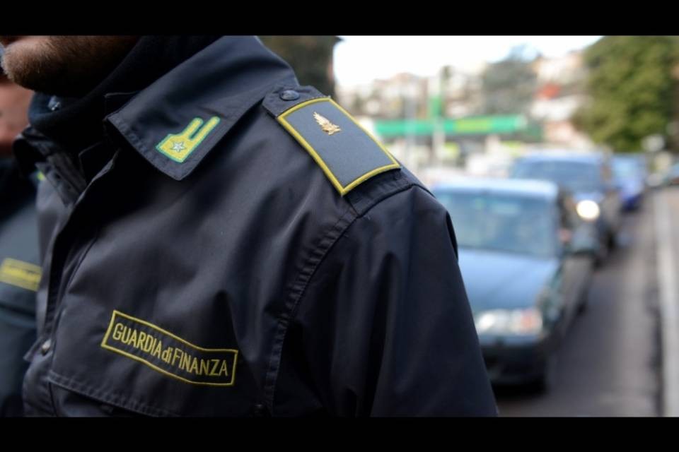 Maxi evasione su auto di lusso, truffate 835 persone