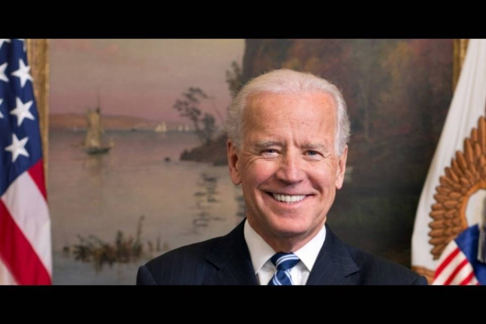 Biden: "Trump ha cercato di rubare le elezioni"