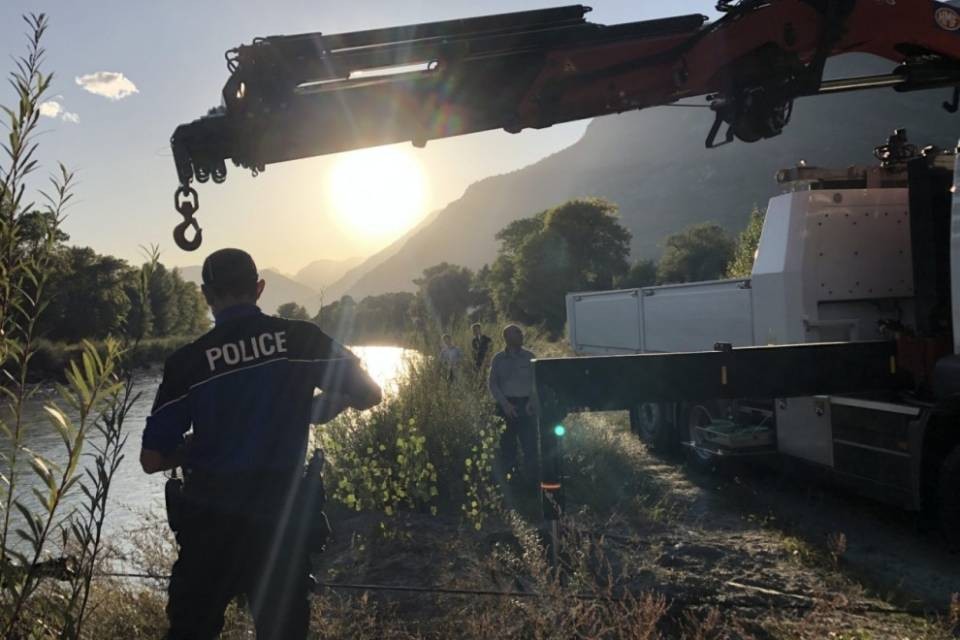Ritrovata un'auto nel Rodano