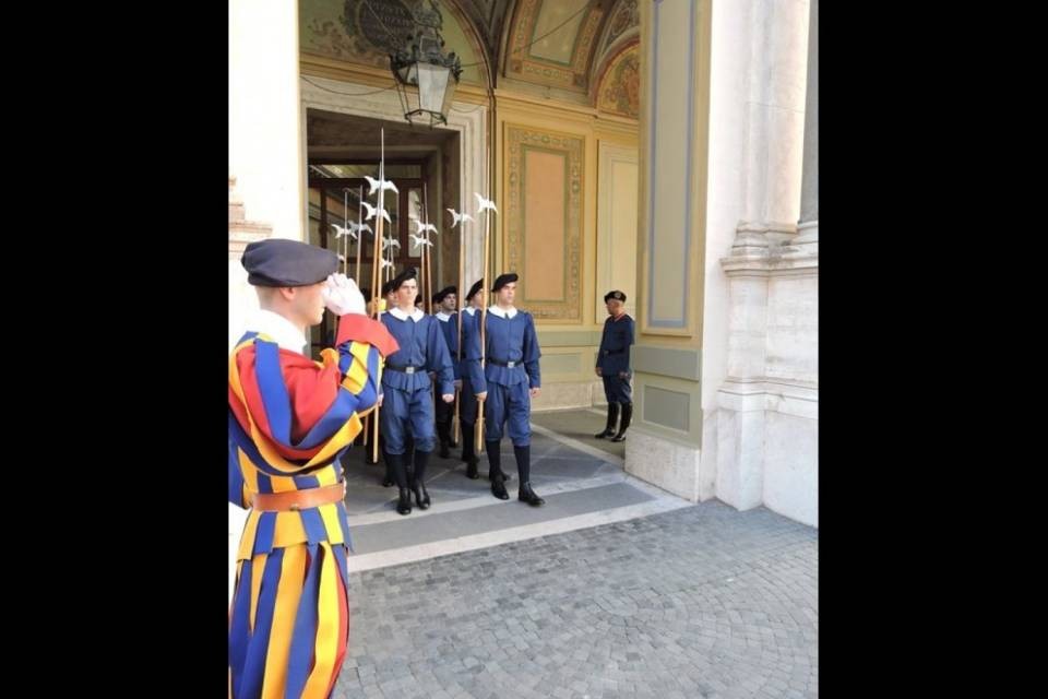 Undici reclute della Guardia pontificia in servizio attivo
