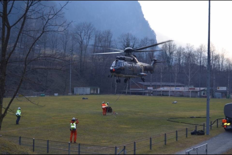 Ancora attivo l'incendio sopra Mesocco