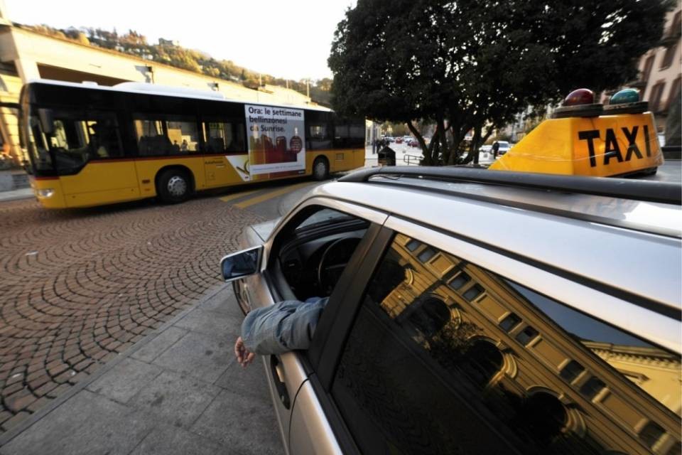 Taxi al posto dei treni tra Giubiasco e Bellinzona
