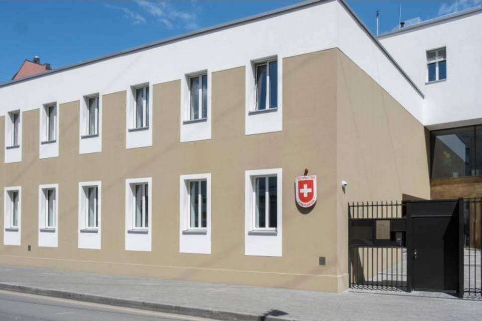 Festa all'ambasciata svizzera a Mosca, lo sponsor non è un problema