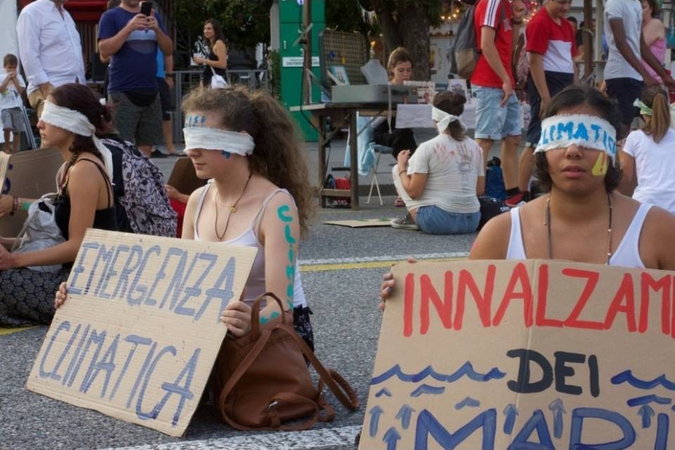 Clima, un sit-in in piazza Riforma