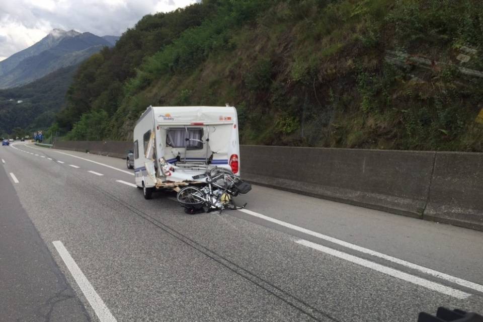 A2, camion tampona roulotte