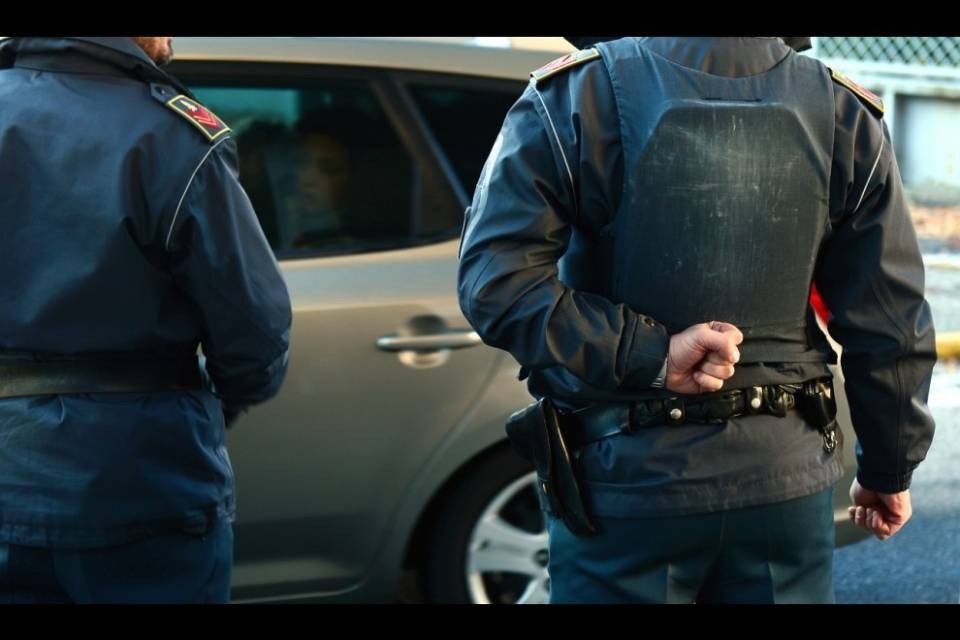 Sequestrata a Torino un'auto targata Ticino