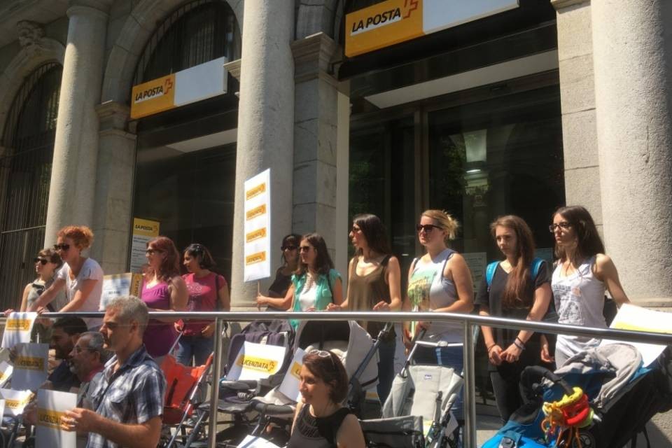 Lugano: flash mob per la mamma licenziata