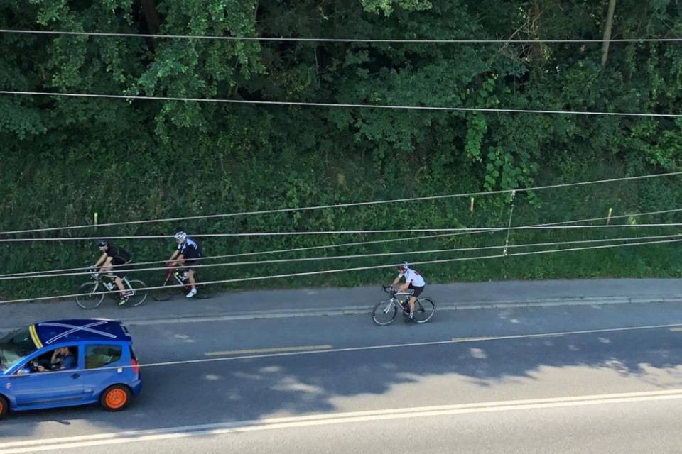 "Perché i ciclisti viaggiano sui marciapiedi anche se c'è la pista ciclabile?"