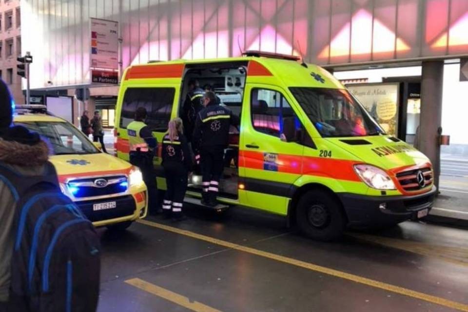 Lugano, signora urtata in pensilina da un bus