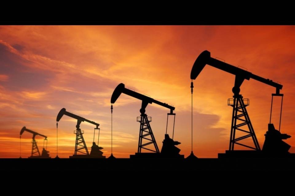 Il petrolio affonda: si chiude a -37,6 dollari al barile!