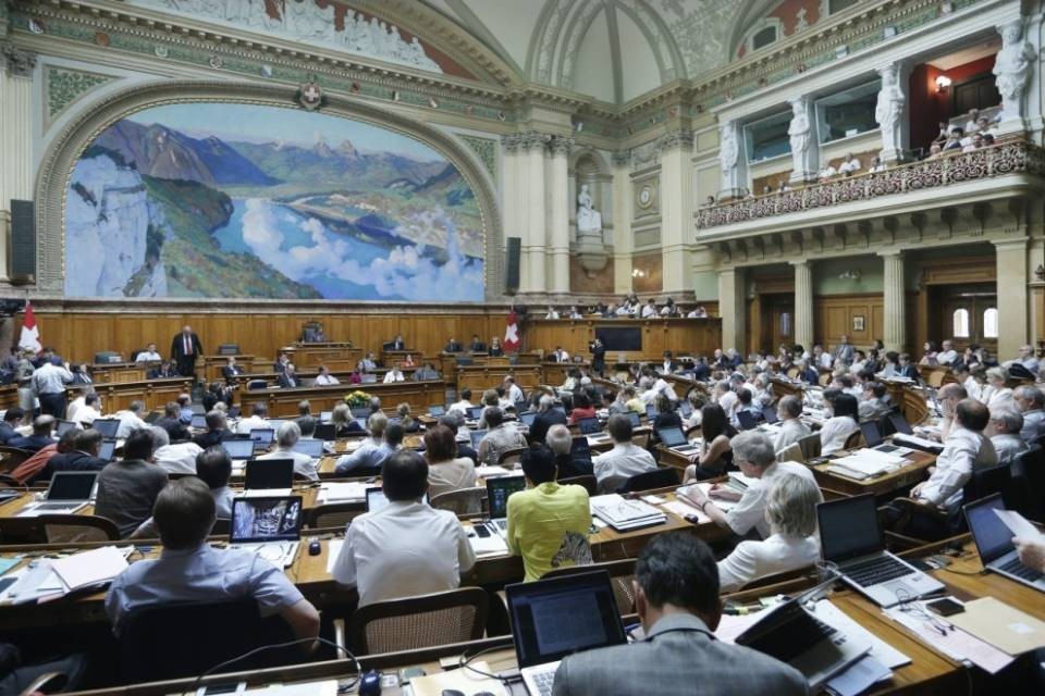 La Svizzera deve ritirare la domanda di adesione all'UE