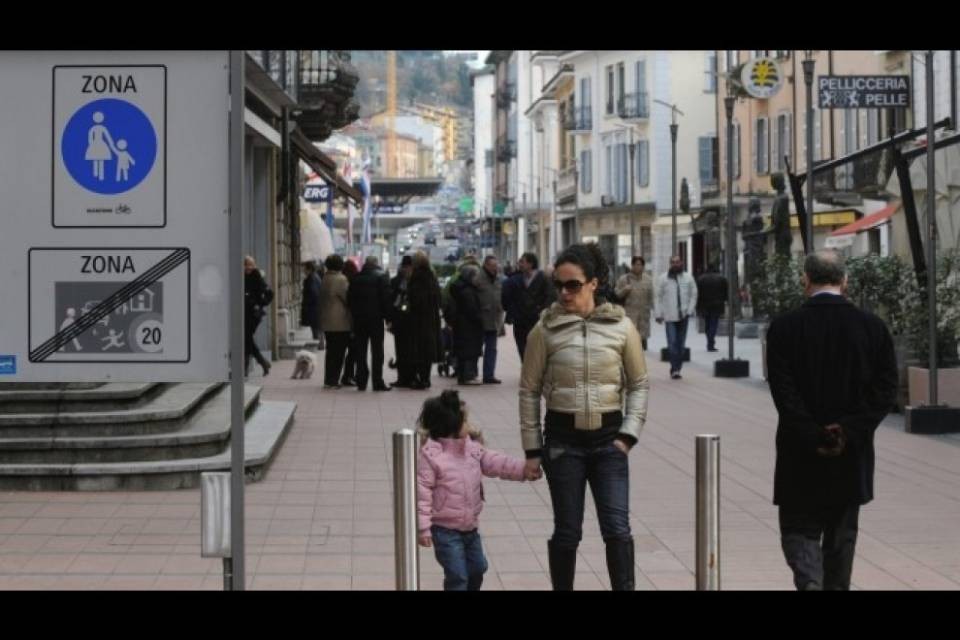 Chiasso, scendono altre serrande