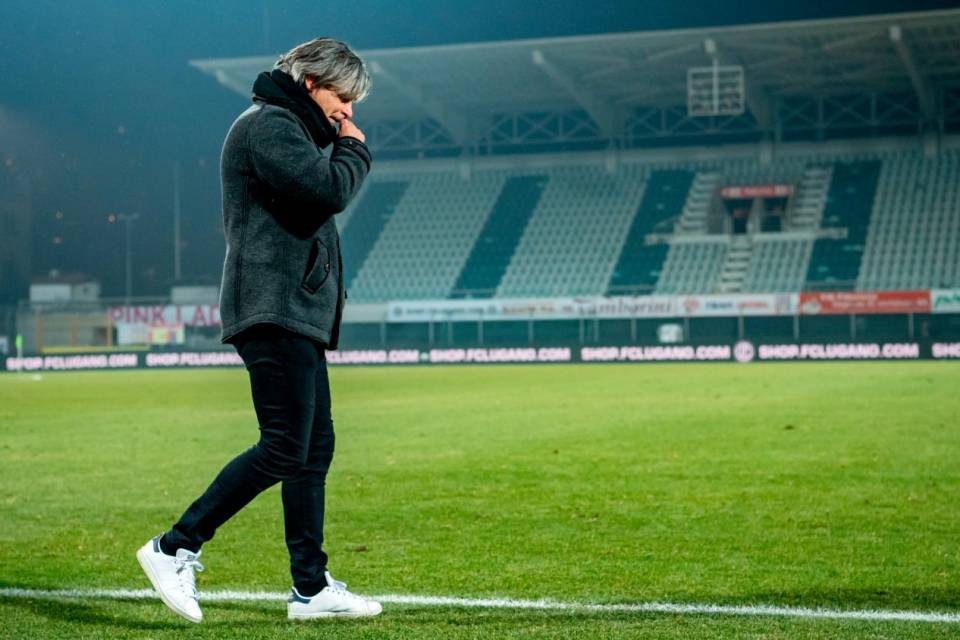 L'allenatore del Lugano Maurizio Jacobacci deluso al termine della partita. © CdT/Gabriele Putzu