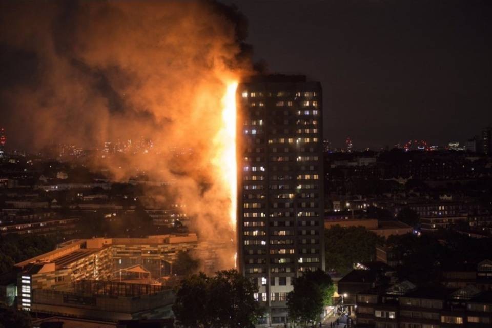 Incendio di Londra: 30 i morti accertati