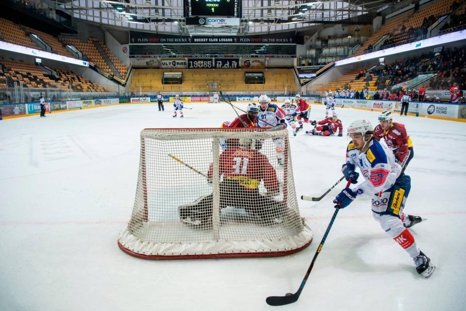 Uno dei due giocatori positivi gioca nelle file del Kloten. Foto CdT/Gabriele Putzu