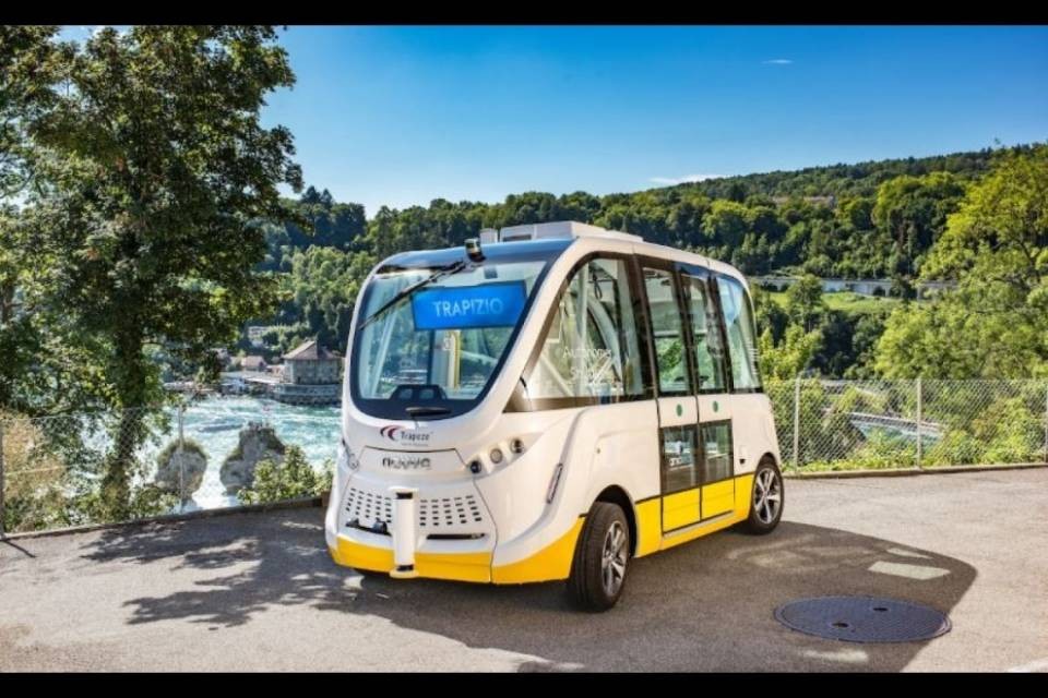 Sciaffusa, bus autonomo investe ciclista