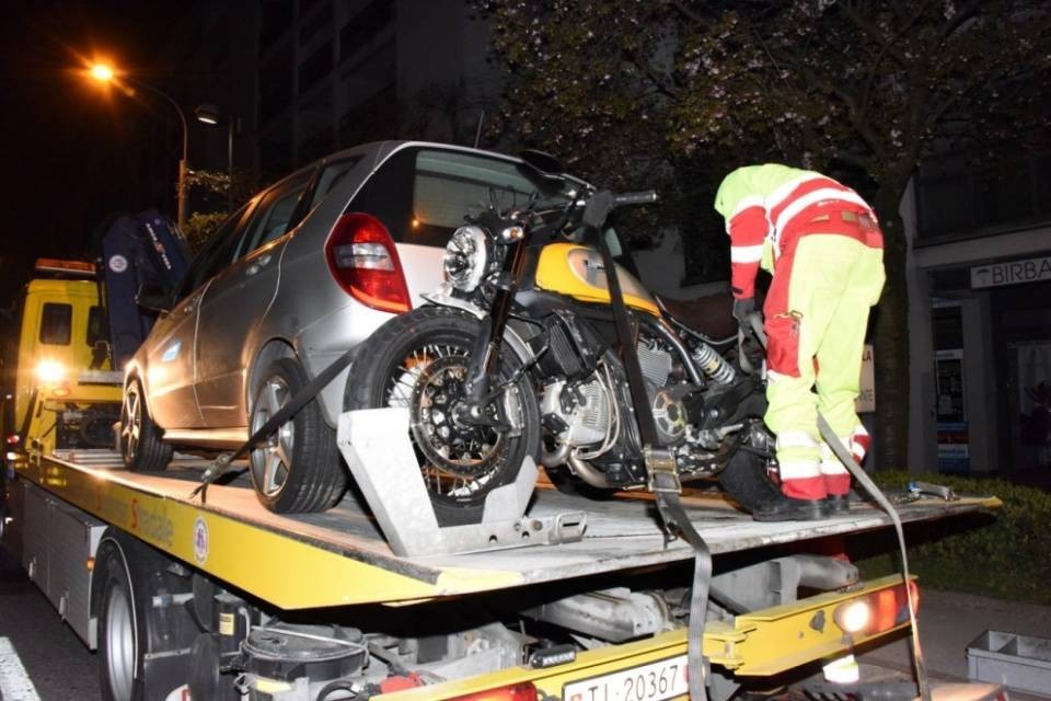 Incidente a Pregassona, centauro perde la vita