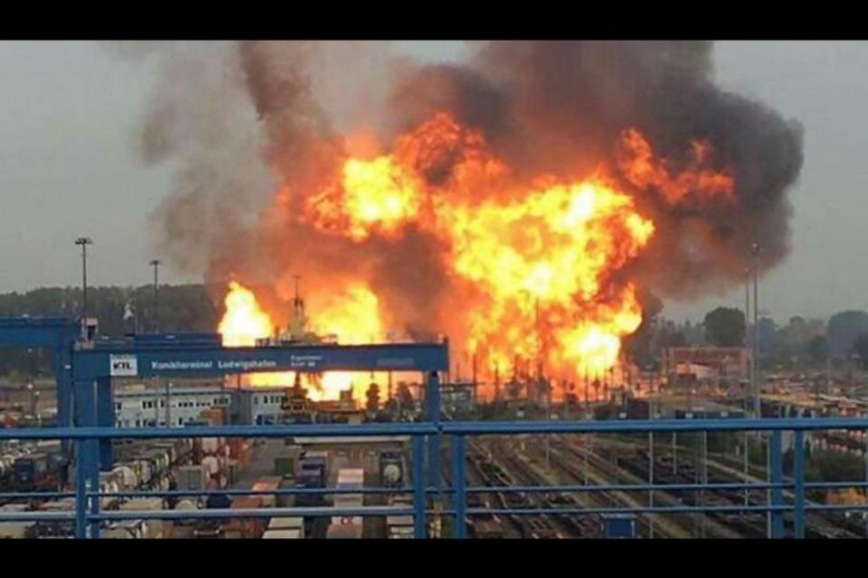 Germania: esplosione in una raffineria, 8 feriti