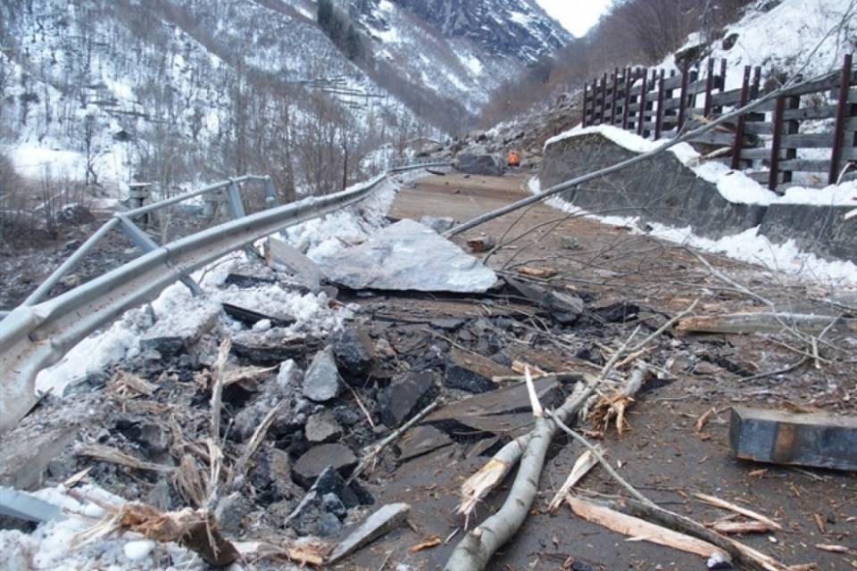Val Calanca, detriti alti 4 metri