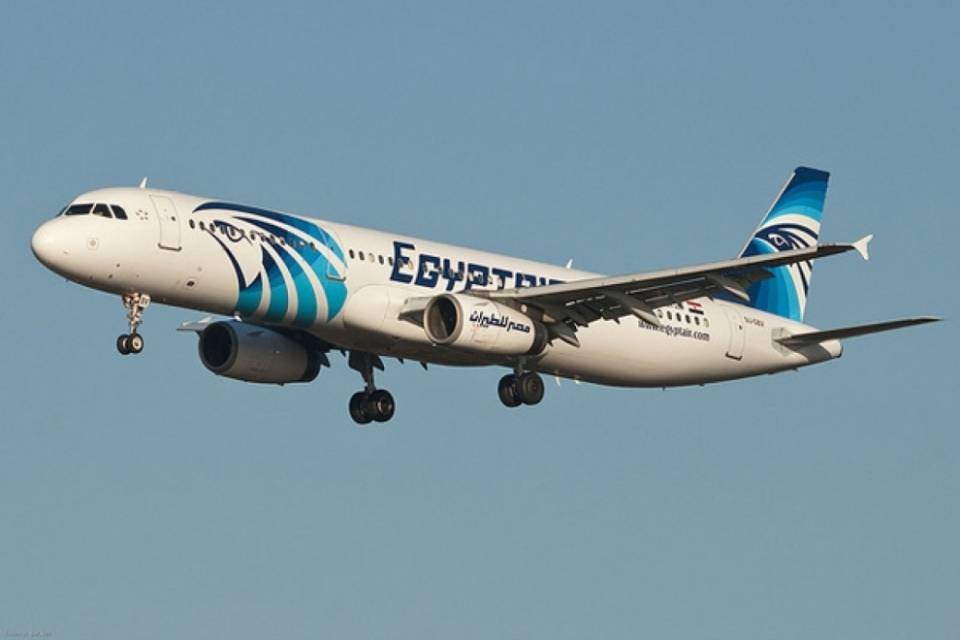Ritrovato l'aereo scomparso, 66 morti
