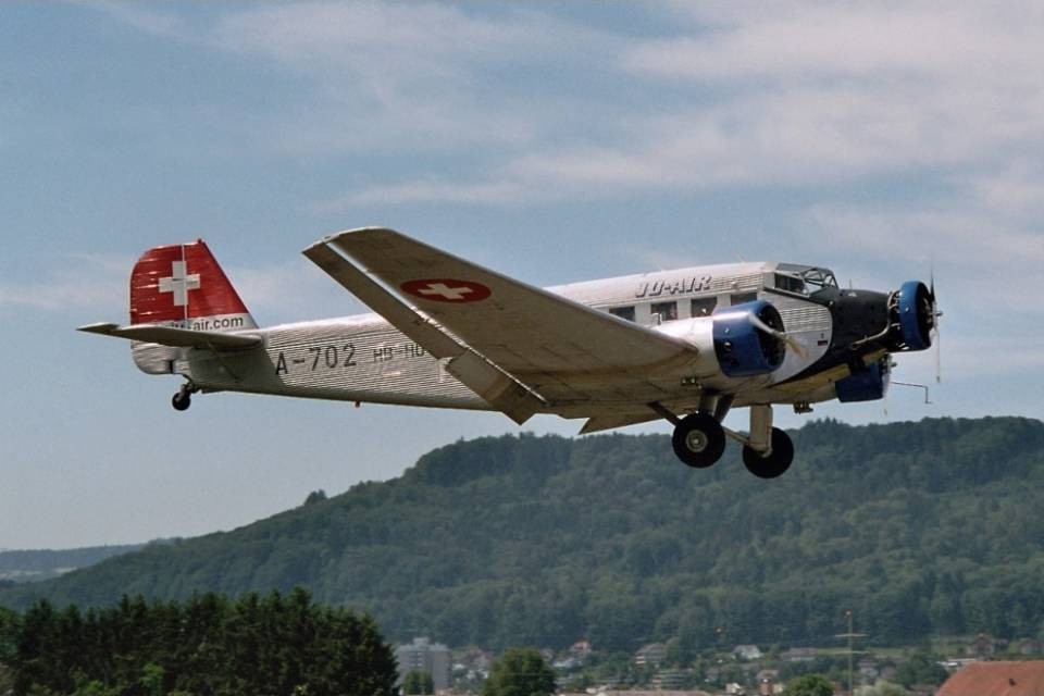 Ju-Air, stop ai voli commerciali con passeggeri