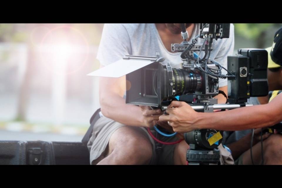 Cinema, posticipate cinque grosse produzioni in Ticino