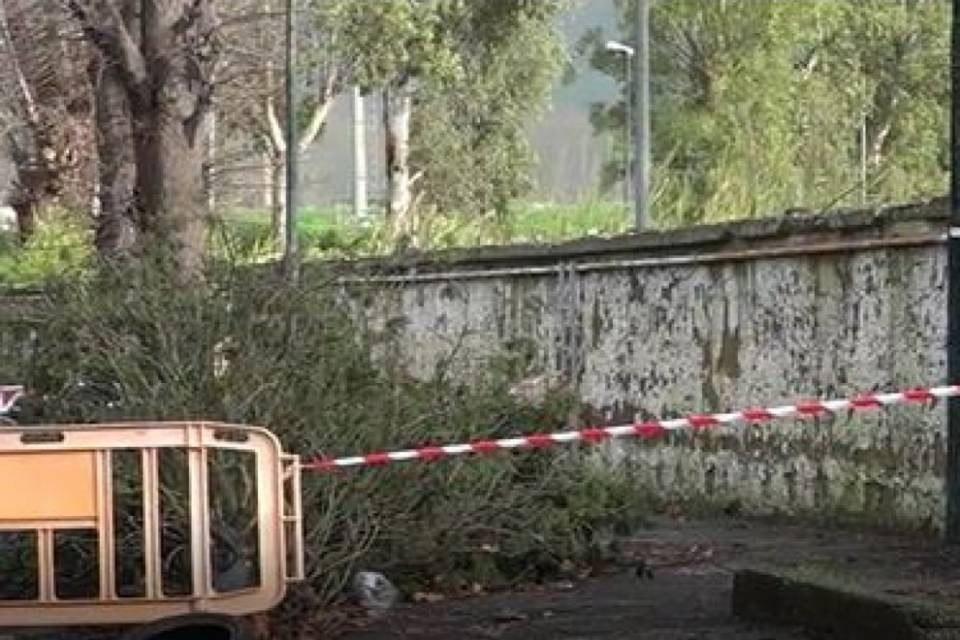 Il maltempo flagella l'Italia, un morto a Napoli