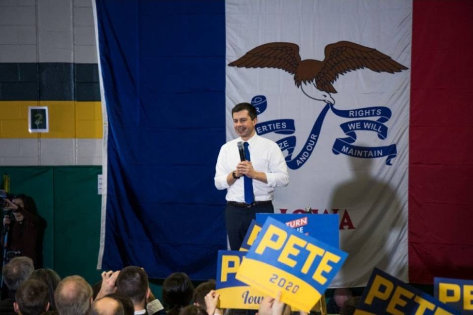 Buttigieg canta vittoria, ma i risultati sono ancora parziali