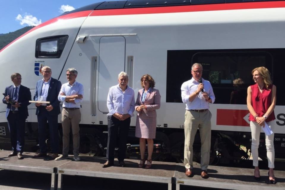 Battezzato a Bellinzona il primo treno Giruno