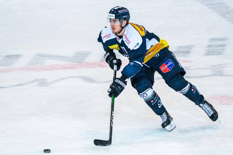 Serataccia per Kneubühler e compagni, travolti dal Ginevra alla Gottardo Arena. foto CdT
