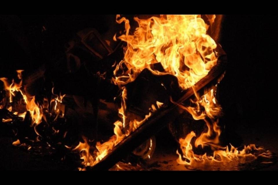 Fiamme nel sottotetto di una casa unifamigliare a Mels
