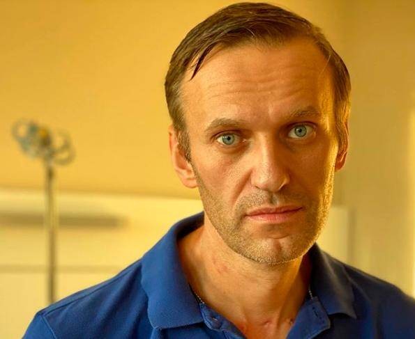 Foto di Navalny da Instagram, in cui si vede il cambiamento del volto