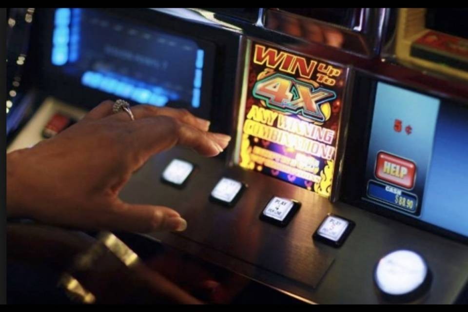 Gioca al Casinò con i soldi del patrigno, condannata
