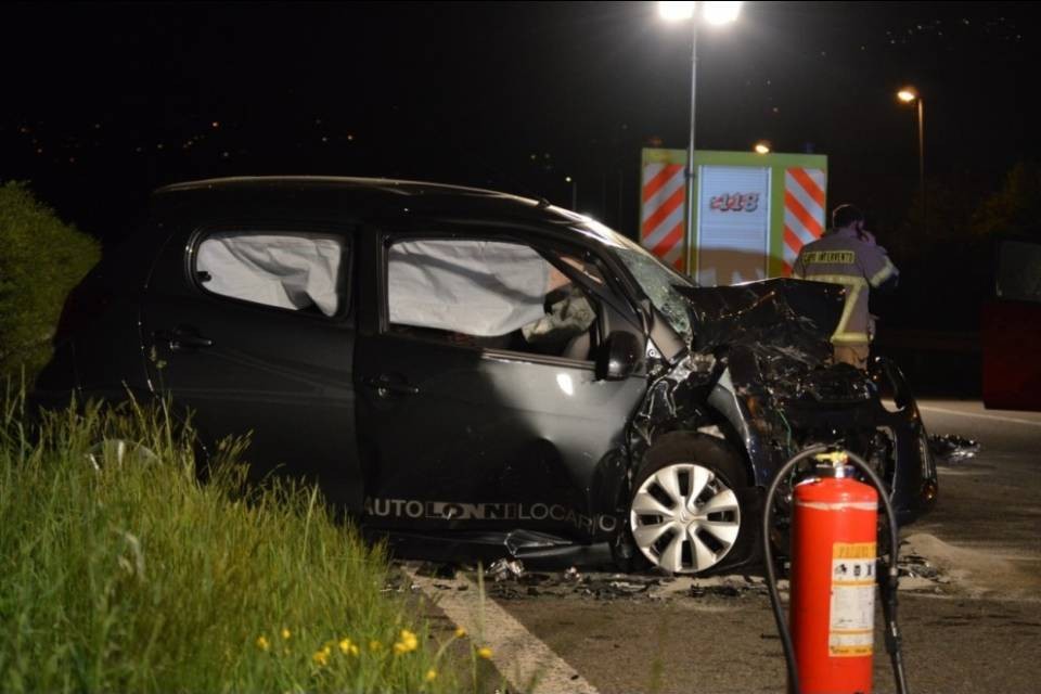 Scontro frontale a Tenero: due feriti gravissimi