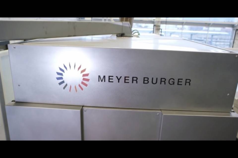 Meyer Burger delocalizza in Asia: saltano 100 impieghi
