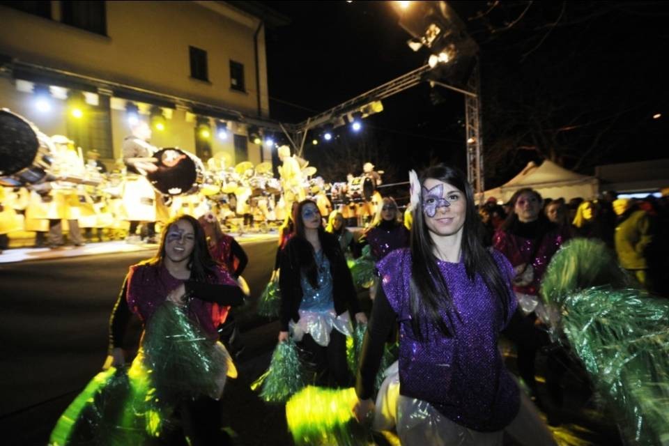 Niente minorenni al Carnevale Lingera
