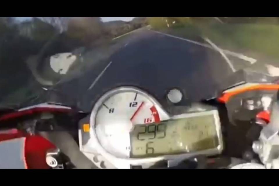 A 299 km/h su una stradina di campagna: è svizzero?