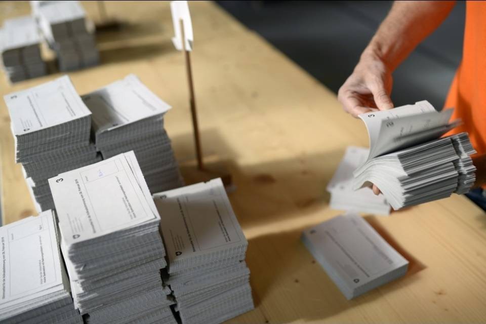 Riforma III: i cantoni bloccano le leggi d'attuazione