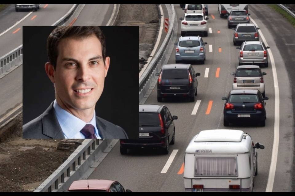 "Autorizziamo il passaggio a destra in autostrada"