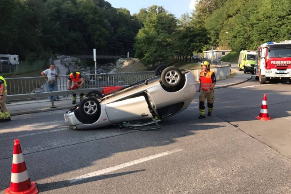 Si ribalta con l'auto a Lugano: strada chiusa