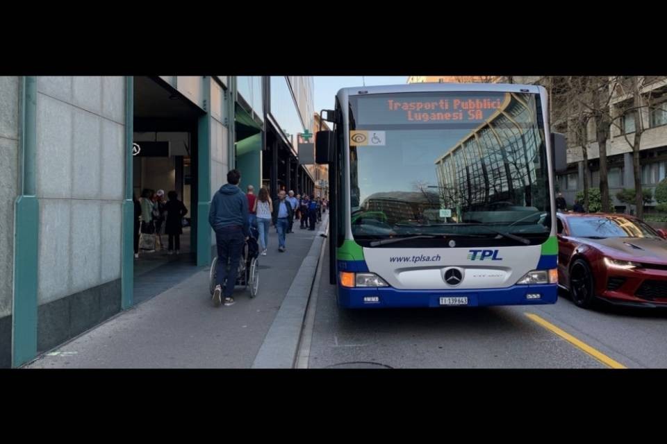 "Si possono migliorare le fermate dei bus?"